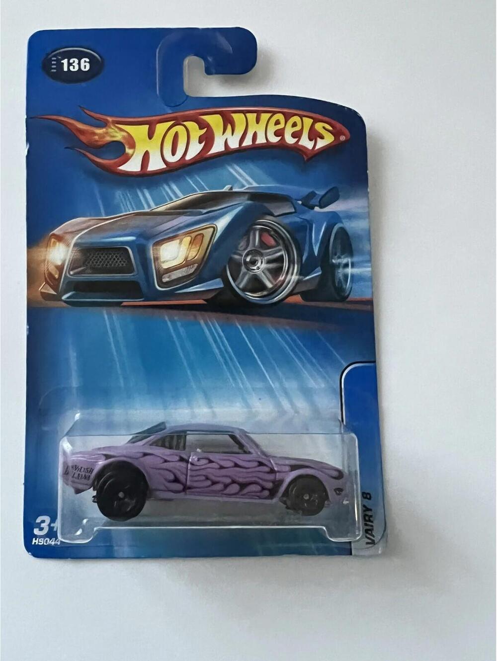 Hot Wheels Vairy 8 Purple with Black Flames 136/223 2005 H9044 New on Card